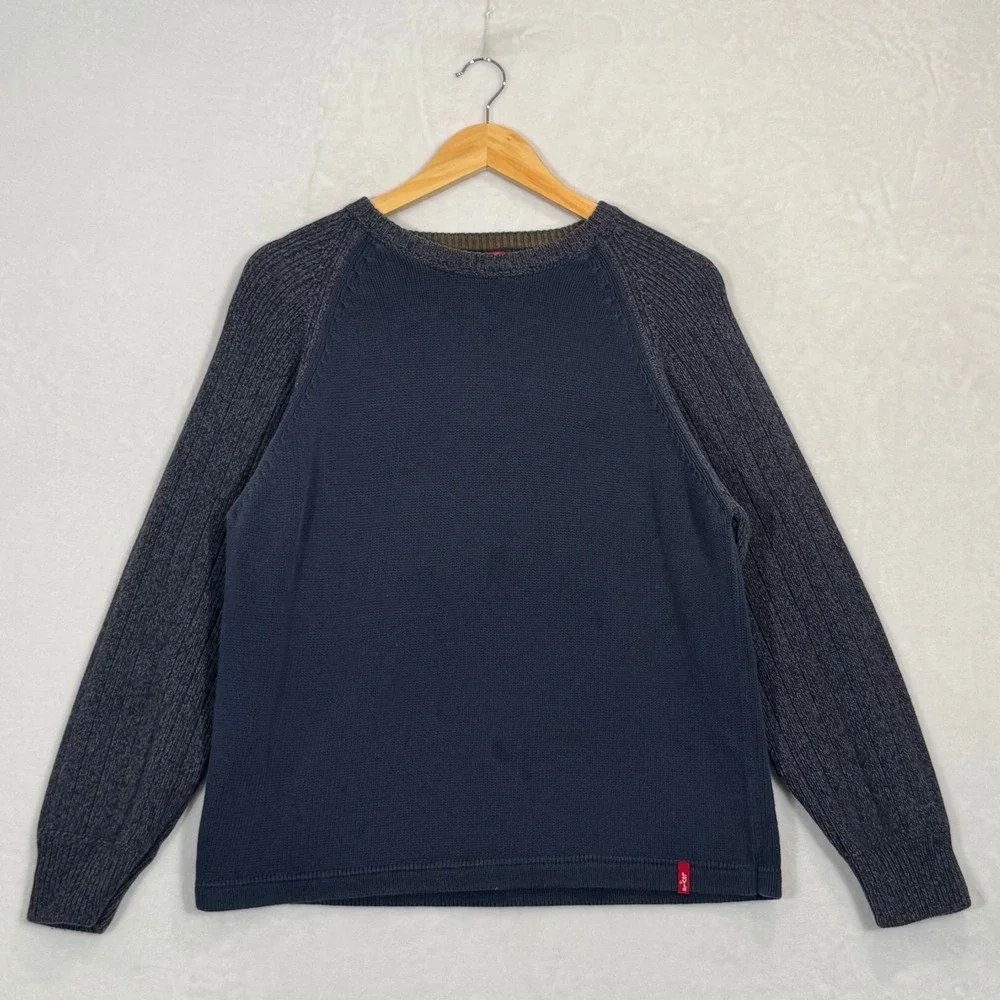 Vintage Levi's Navy Blue Two-Tone Raglan Knit Sweater Medium